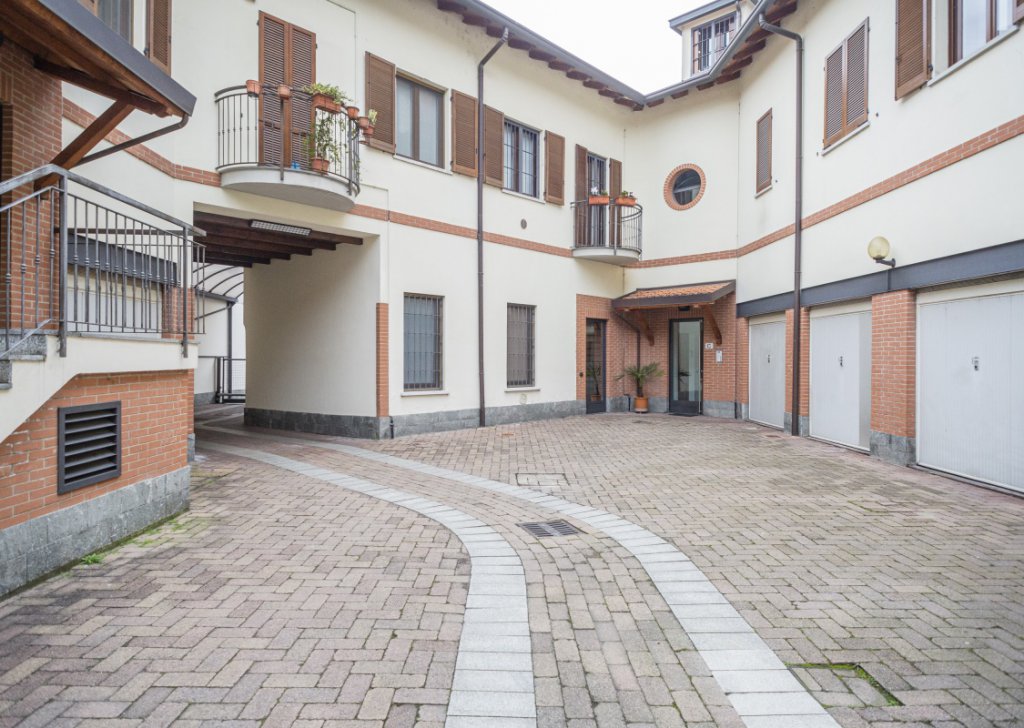 Appartamenti bilocale in affitto  67 m², Milano, località MILANO