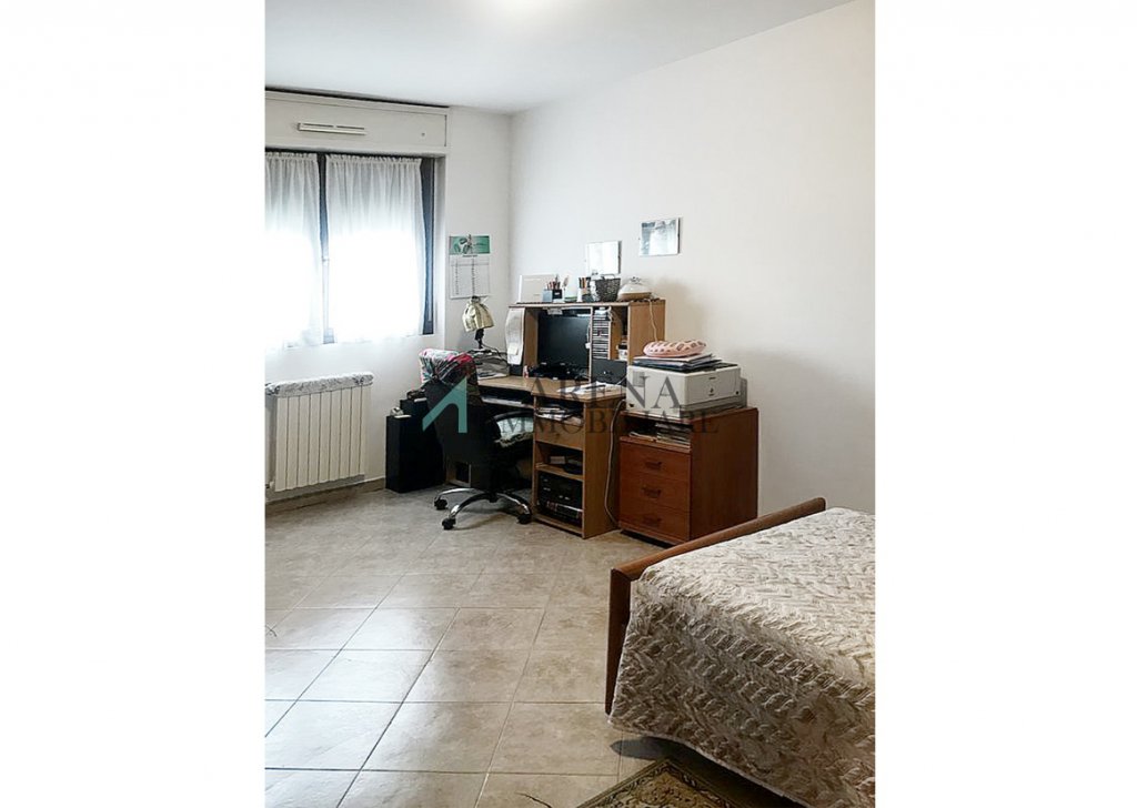Vendita Appartamenti Milano - Quadrilocale con Terrazzino Via Norico Località UNGHERIA