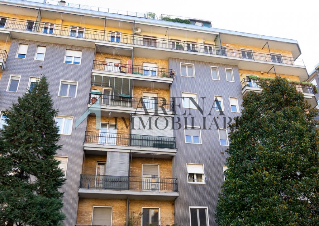 Appartamenti trilocale in vendita  via Avezzana 14, Milano, località CORVETTO