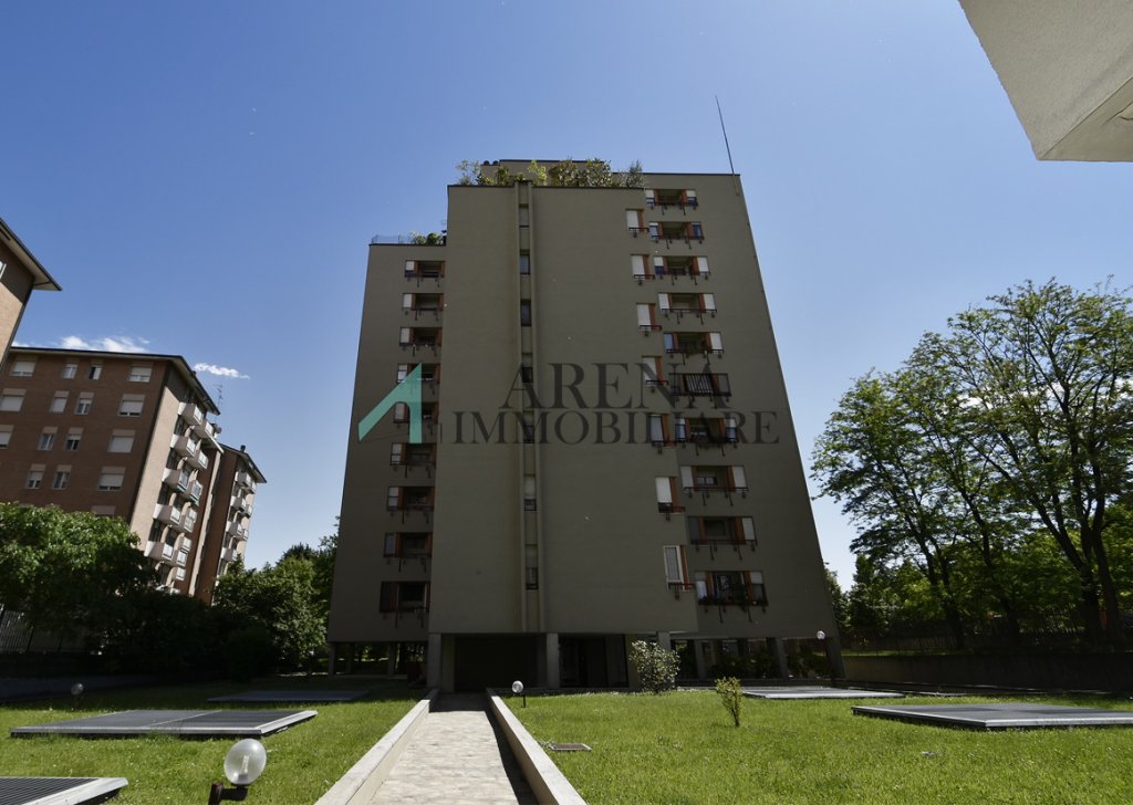 Vendita Appartamenti Milano - AMPIO TRE LOCALI ADIACENZE MM 1 BISCEGLIE Località MILANO
