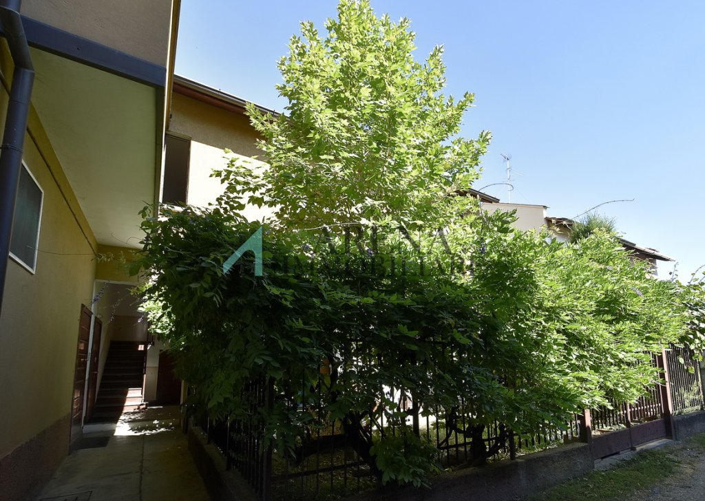 Sale Independent Houses milano - TWO-LEVEL INDEPENDENT HOUSE WITH PRIVATE GARDEN Locality 