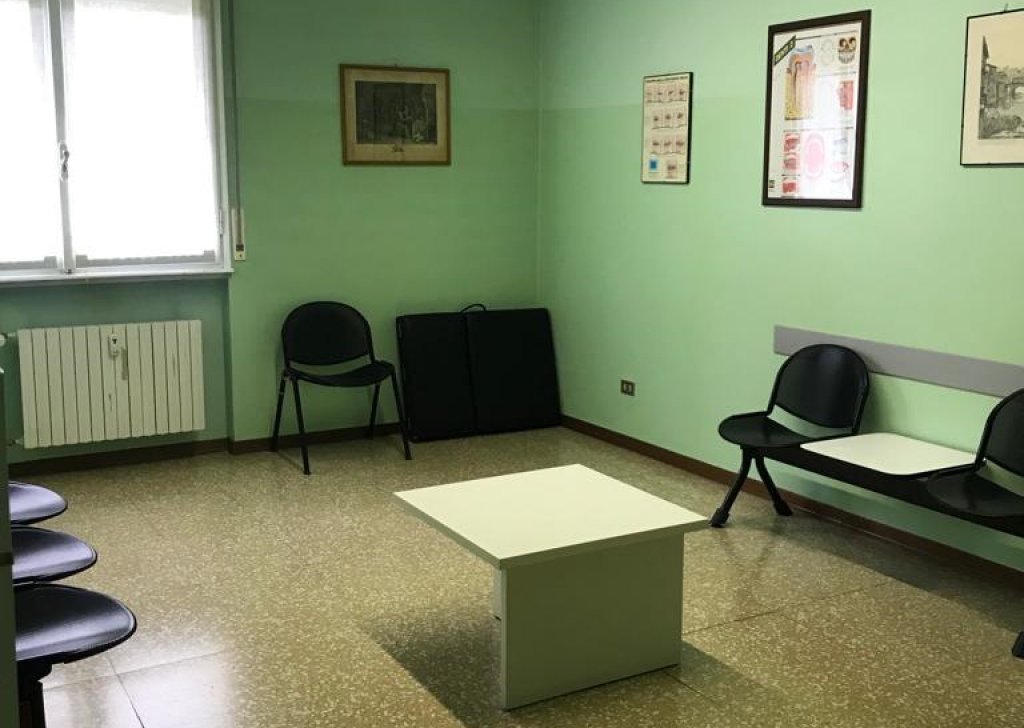 Vendita Uffici, Laboratori Locali Commerciali e Negozi Milano - Ufficio bilocale Piano Rialzato Località UNGHERIA