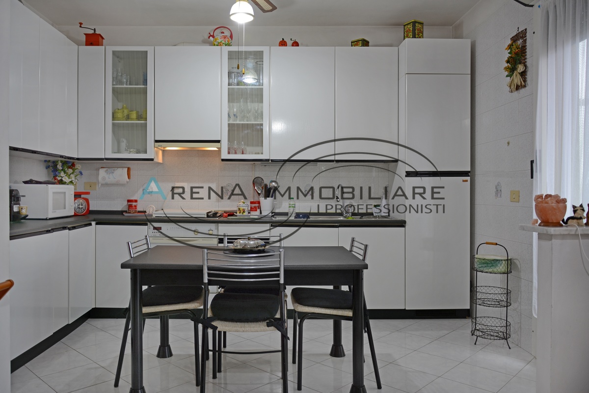 Appartamento ALBENGA vendita  Albenga  Arena Immobiliare